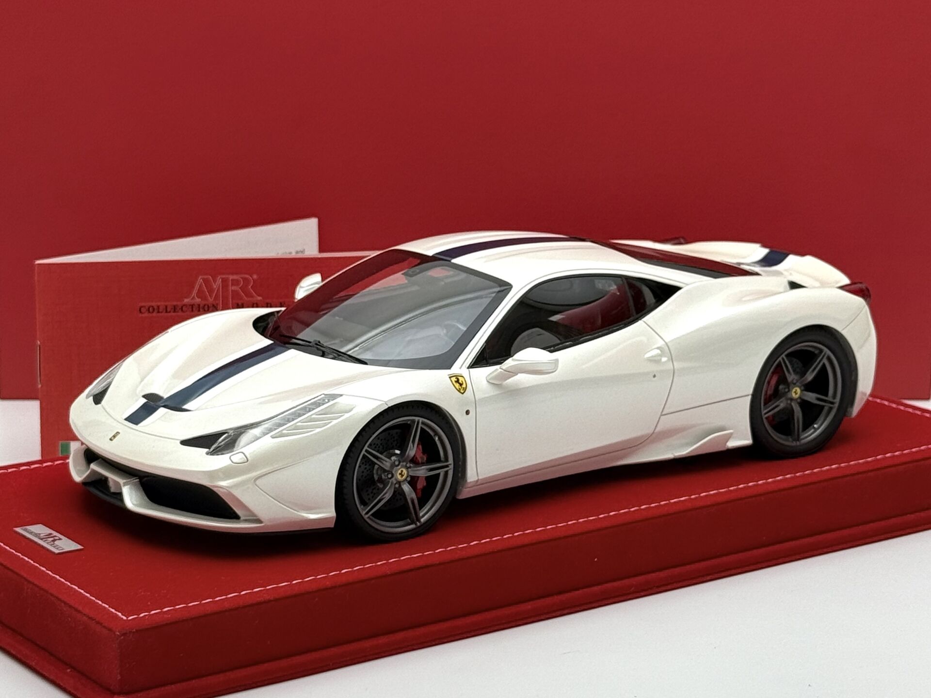 1:18 Ferrari 458 Speciale 2013 Fuji White - MR Collection