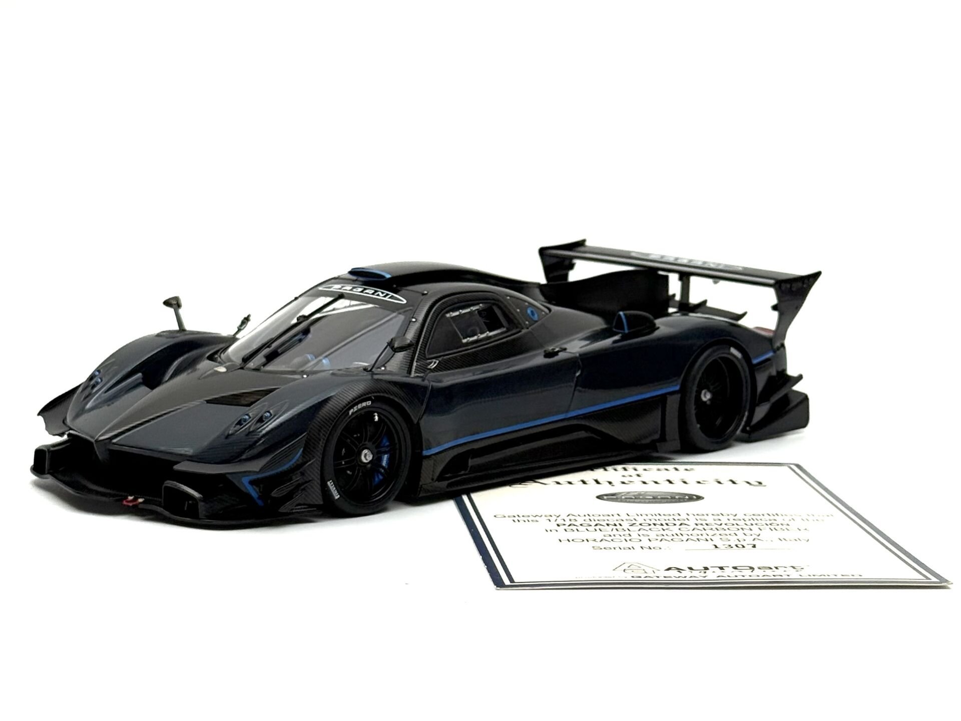 1:18 Pagani Zonda Revolucion Blue/Black Carbon Fiber 78273 - Autoart