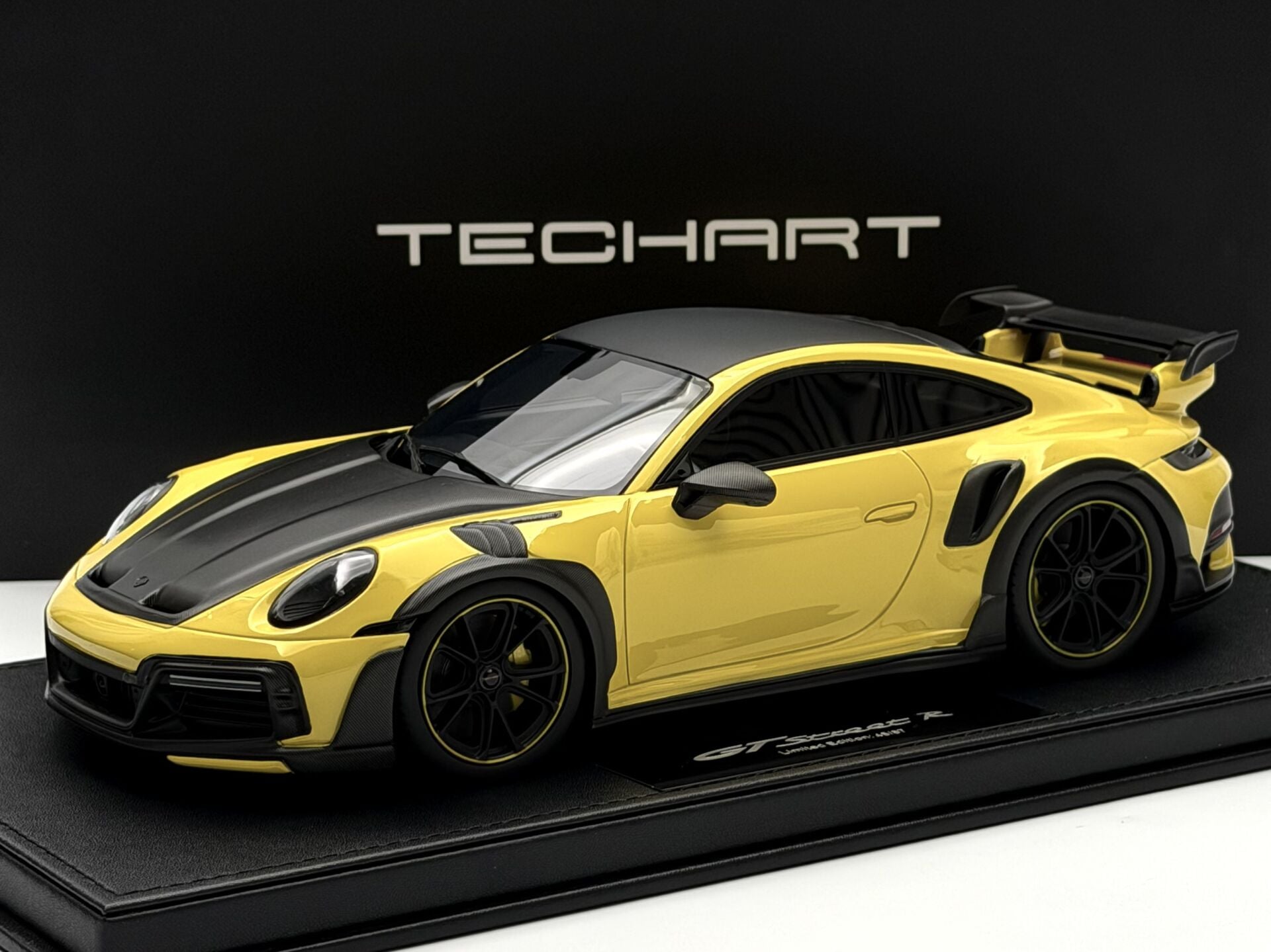 1:18 Porsche 911 992 GT Street R Yellow with Showcase - Techart