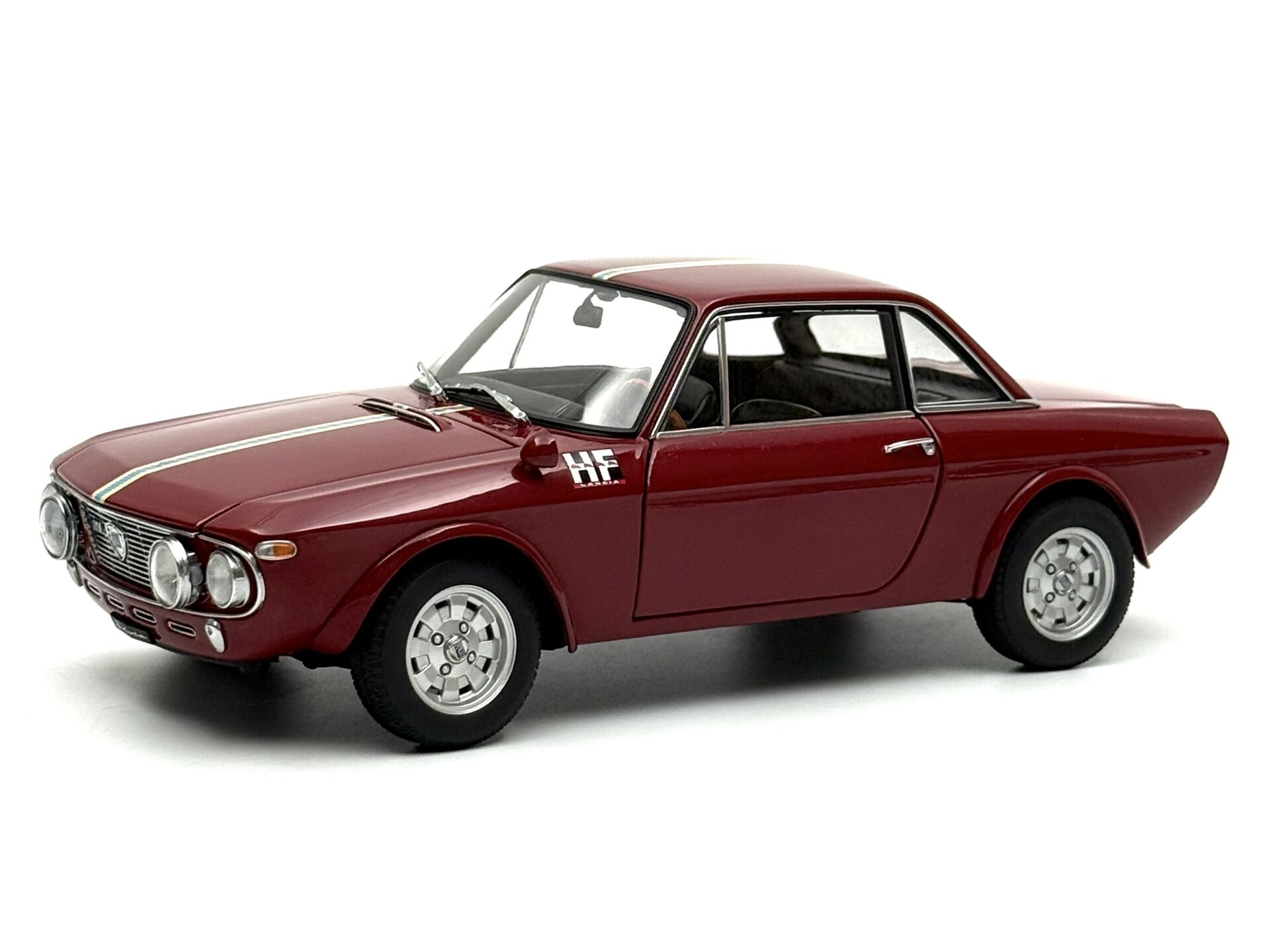 1:18 Lancia Fulvia 1.6HF FANALONE Amaranto Montebello - Autoart Millennium