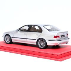 1:18 BMW M5 E39 Titanium Silver 2002 - Otto Mobile