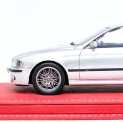 1:18 BMW M5 E39 Titanium Silver 2002 - Otto Mobile