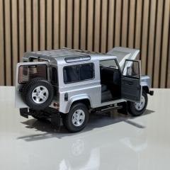 1:18 Land Rover Defender 90 Indus Silver - Kyosho