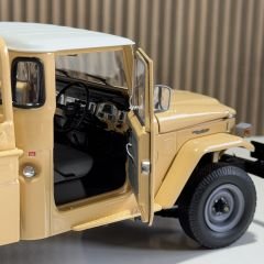 1:18 Toyota FJ40 Land Cruiser Pick Up Beige - Kyosho