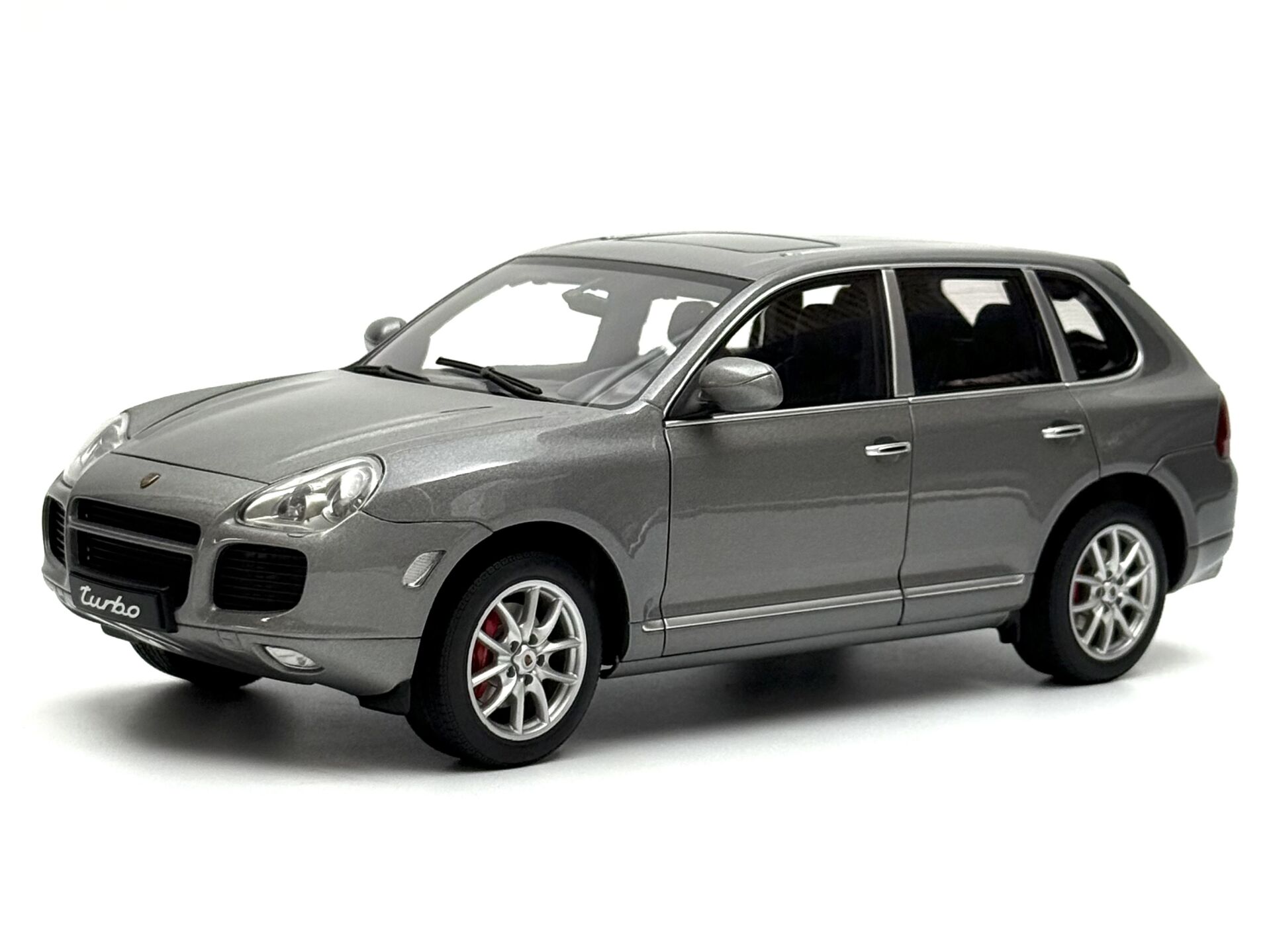 1:18 Porsche Cayenne Turbo 2002 Grey Met 78061 - Autoart Millennium