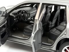 1:18 Porsche Cayenne Turbo 2002 Grey Met 78061 - Autoart Millennium