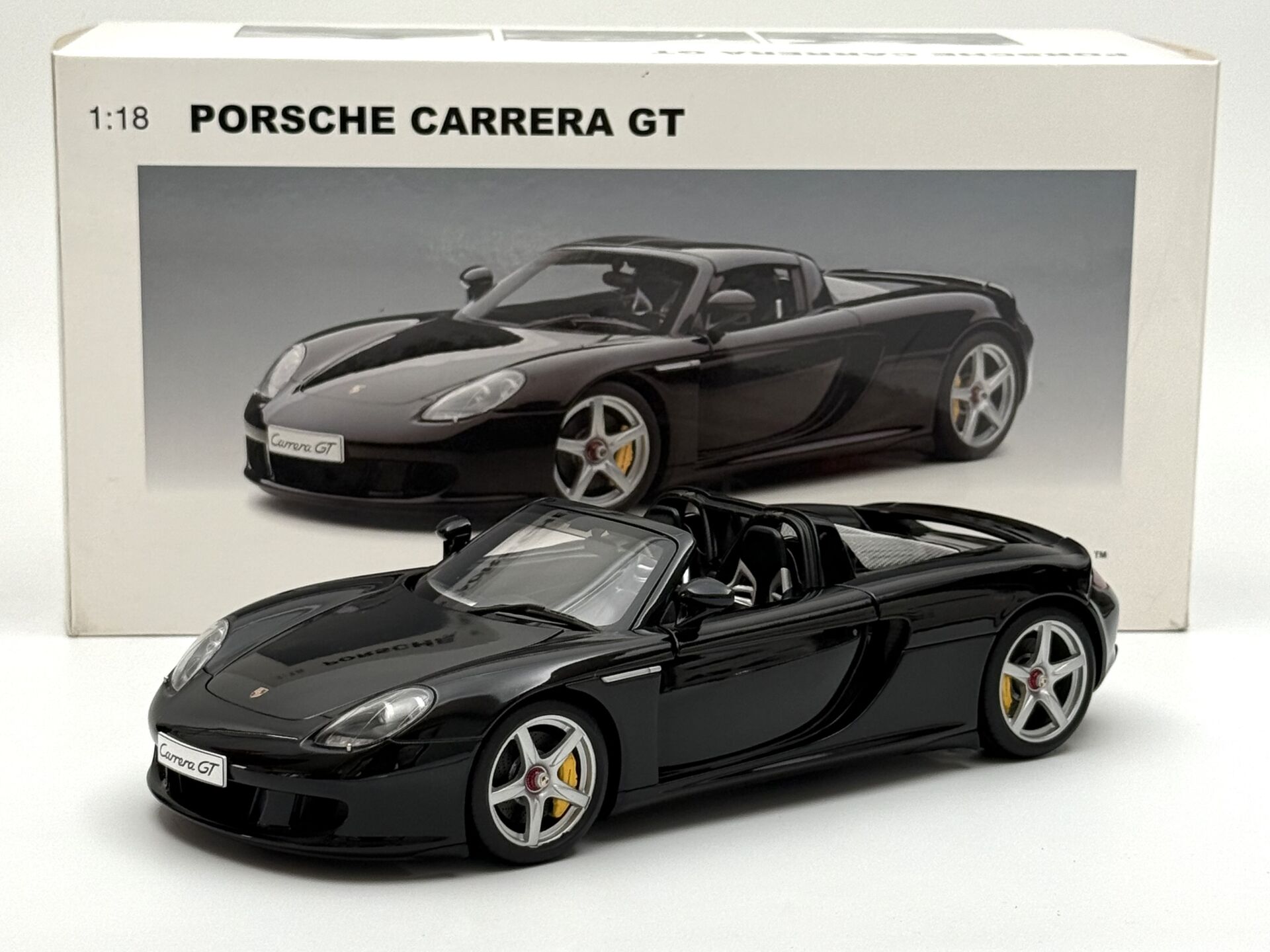 1:18 Porsche Carrera GT Black Interior 78047 2003 - Autoart