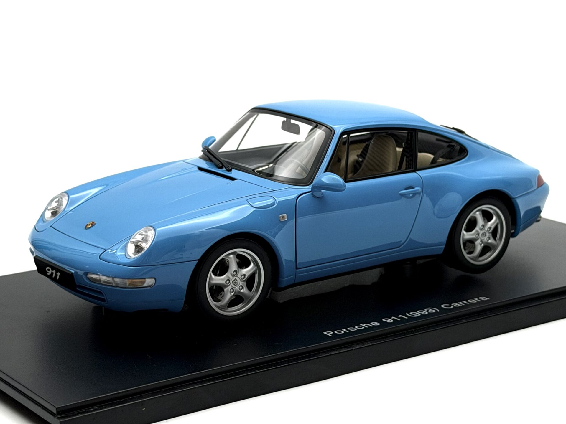 1:18 Porsche 911 (993) Carrera Bluette 1995 - Autoart