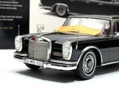 1:18 Mercedes-Benz 600 Pullman W100 Limousine Black M200 - CMC