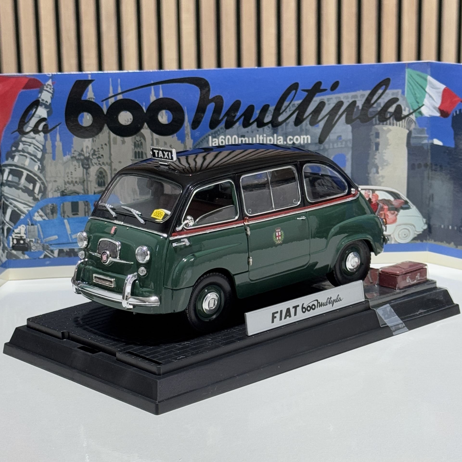 1:18 FIAT 600 Multipla Italian Taxi 1956 - MiniMiniera