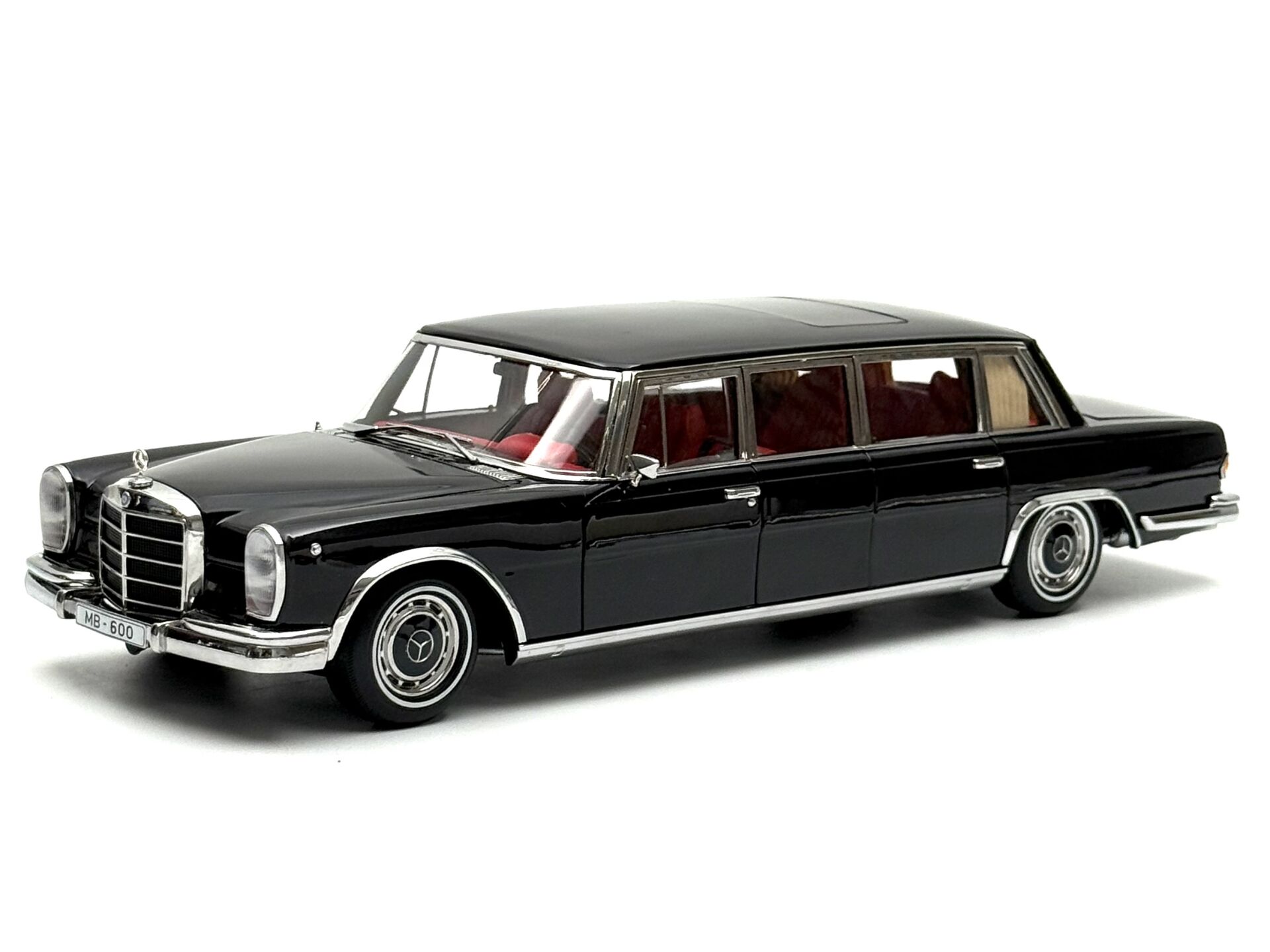 1:18 Mercedes-Benz 600 Pullman W100 Limousine Black  - KengFai
