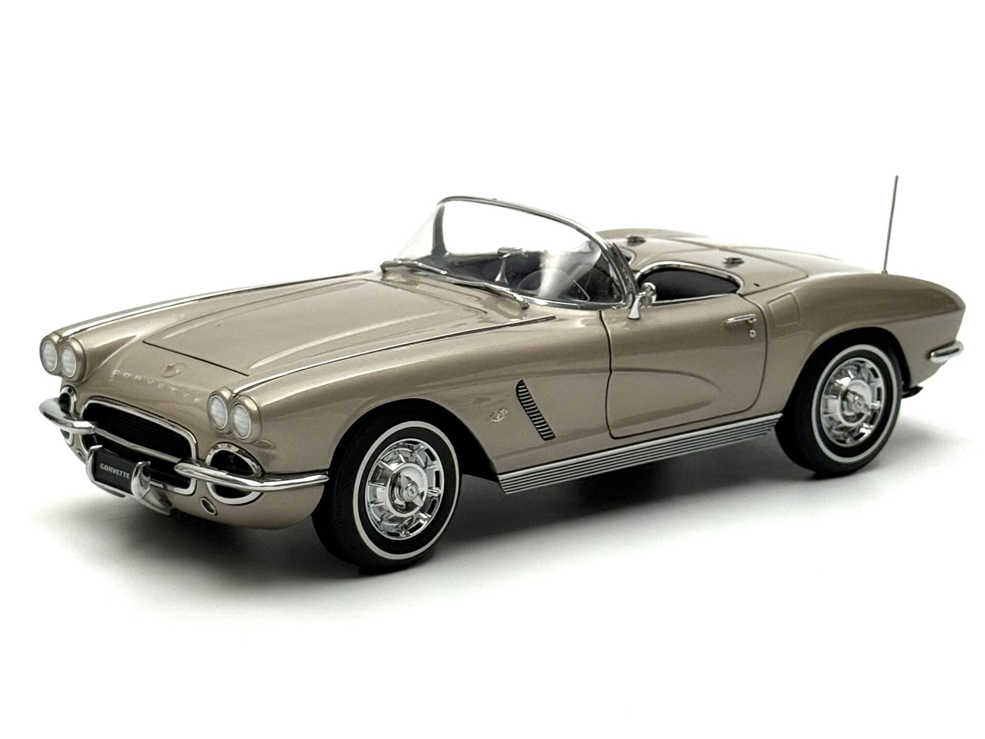 1:18 Chevrolet Corvette C1 1962 Fawn Beige 71101 - Autoart