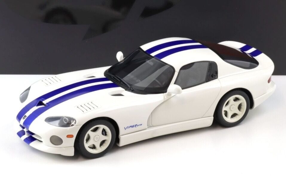 1:18 Dodge Viper GTS White / Blue Stripes 1996 GT940 - GT Spirit