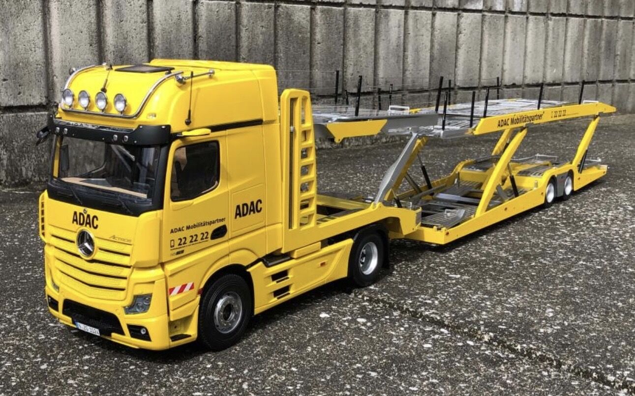 1:18 Mercedes-Benz Actros + Car Transporter ADAC  - NZG