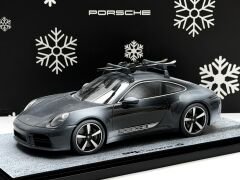 1:18 Porsche 911 992.2 Carrera S 2025 Xmas Edition - Spark