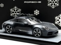 1:18 Porsche 911 992.2 Carrera S 2025 Xmas Edition - Spark