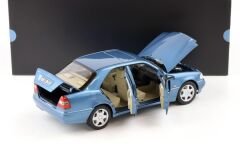 1:18 Mercedes-Benz C200 W202 Aquamarin Blue 1997 - Norev
