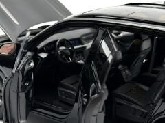 1:18 AUDI Q6 SUV Black 2022 - Paudi Model
