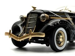 1:18 Auburn 851 Speedster 1935 Monopoly Figürlü - Auto World
