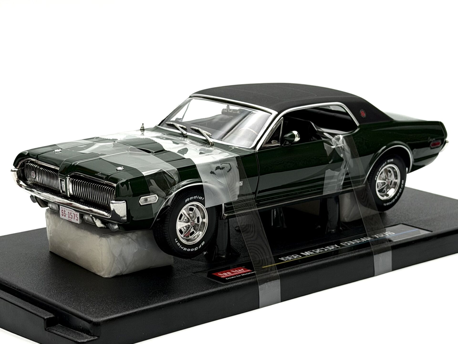1:18 Mercury Cougar XR7G Augusta Green 1968 - SunStar