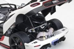 1:18 Koenigsegg One:1 White/Carbon Black 79016 - Autoart