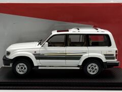 1:18 Toyota Land Cruiser J8 4WD White - Keng Fai