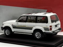 1:18 Toyota Land Cruiser J8 4WD White - Keng Fai