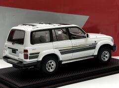 1:18 Toyota Land Cruiser J8 4WD White - Keng Fai