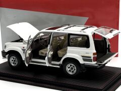 1:18 Toyota Land Cruiser J8 4WD White - Keng Fai