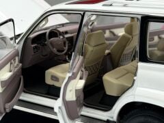 1:18 Toyota Land Cruiser J8 4WD White - Keng Fai