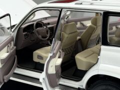 1:18 Toyota Land Cruiser J8 4WD White - Keng Fai
