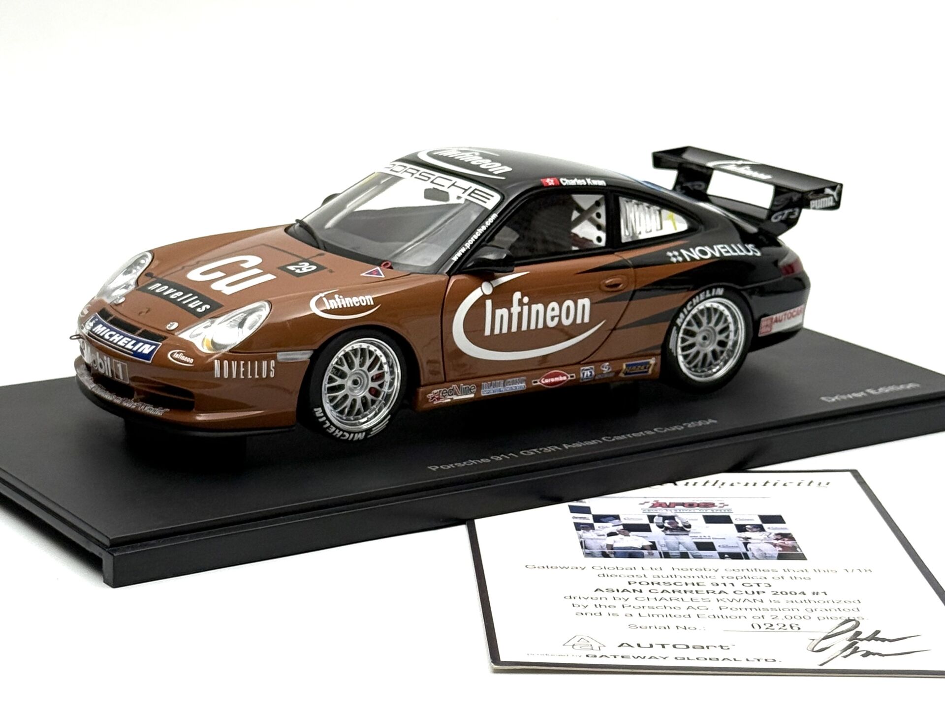 1:18 Porsche 911 996 GT3 Assian Carrera Cup #1 2004 - Autoart