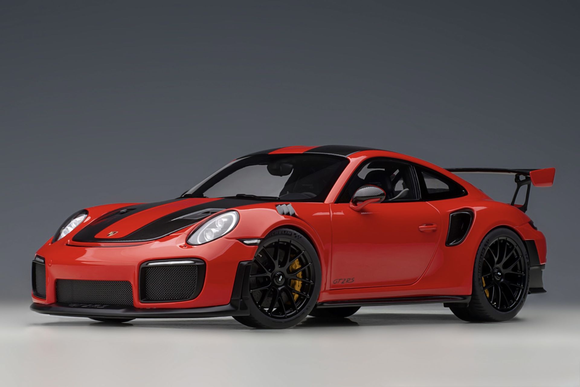 1:18 Porsche 911 GT2 RS 991.2 Weissach Pack Red 78173 - Autoart