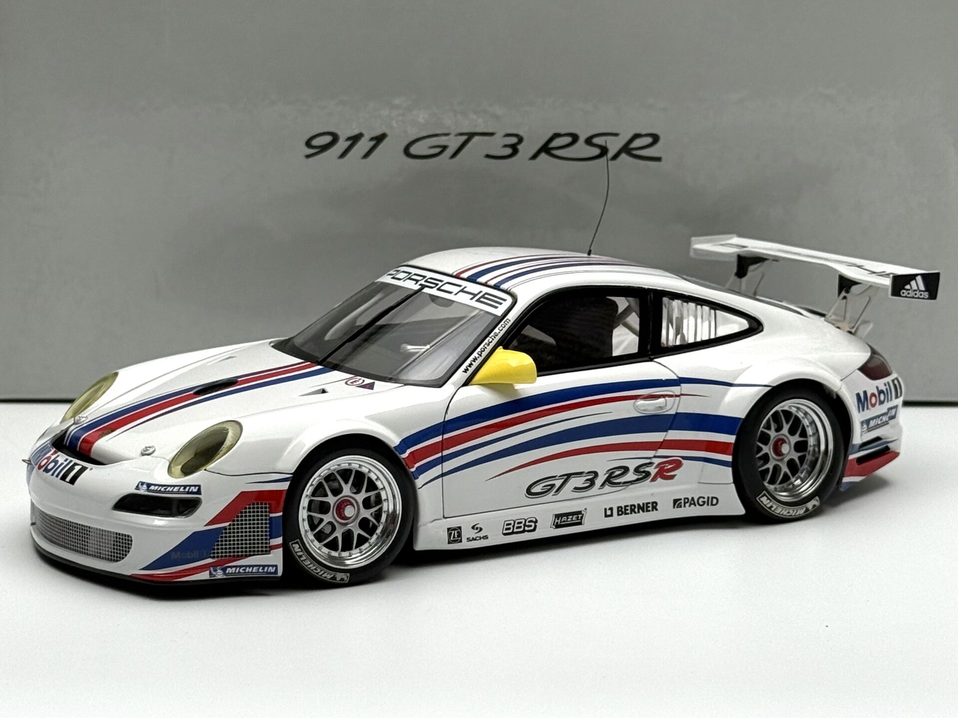 1:18 Porsche 911 997 GT3 RSR Mobil 1 2007 - Autoart