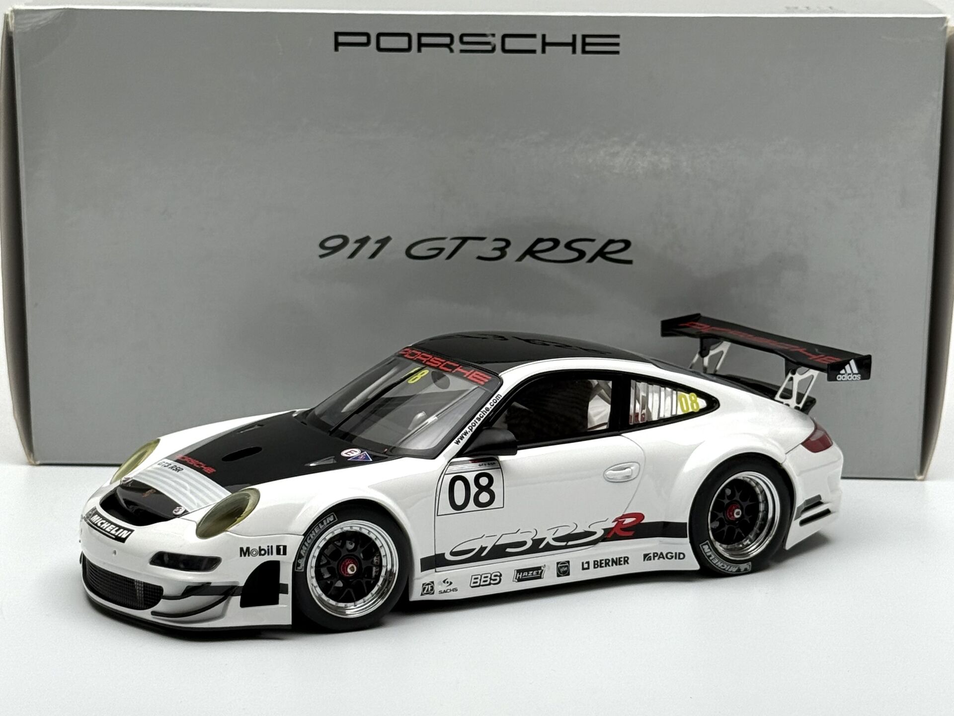 1:18 Porsche 911 997 GT3 RSR Presentation Car #08 2008 - Autoart Dealer
