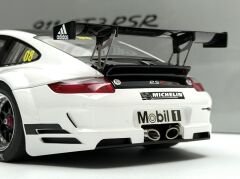 1:18 Porsche 911 997 GT3 RSR Presentation Car #08 2008 - Autoart Dealer