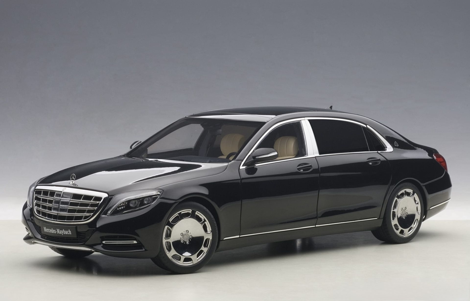 1:18 Mercedes-Maybach S Class S600 SWB Black 76293 - Autoart