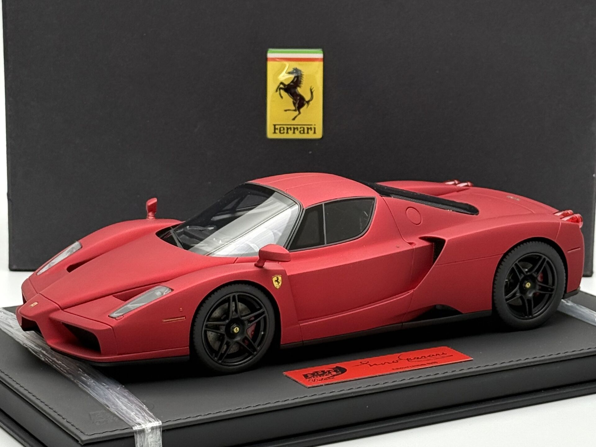 1:18 Ferrari Enzo Matt Soft Red 20 pcs - BBR DELUXE