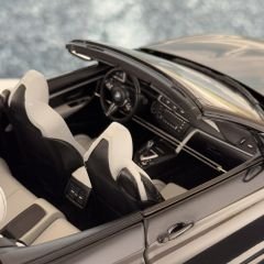 1:18 BMW M4 F83 Cabrio Sapphire Black 2014 - Paragon