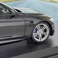 1:18 BMW M4 F83 Cabrio Sapphire Black 2014 - Paragon