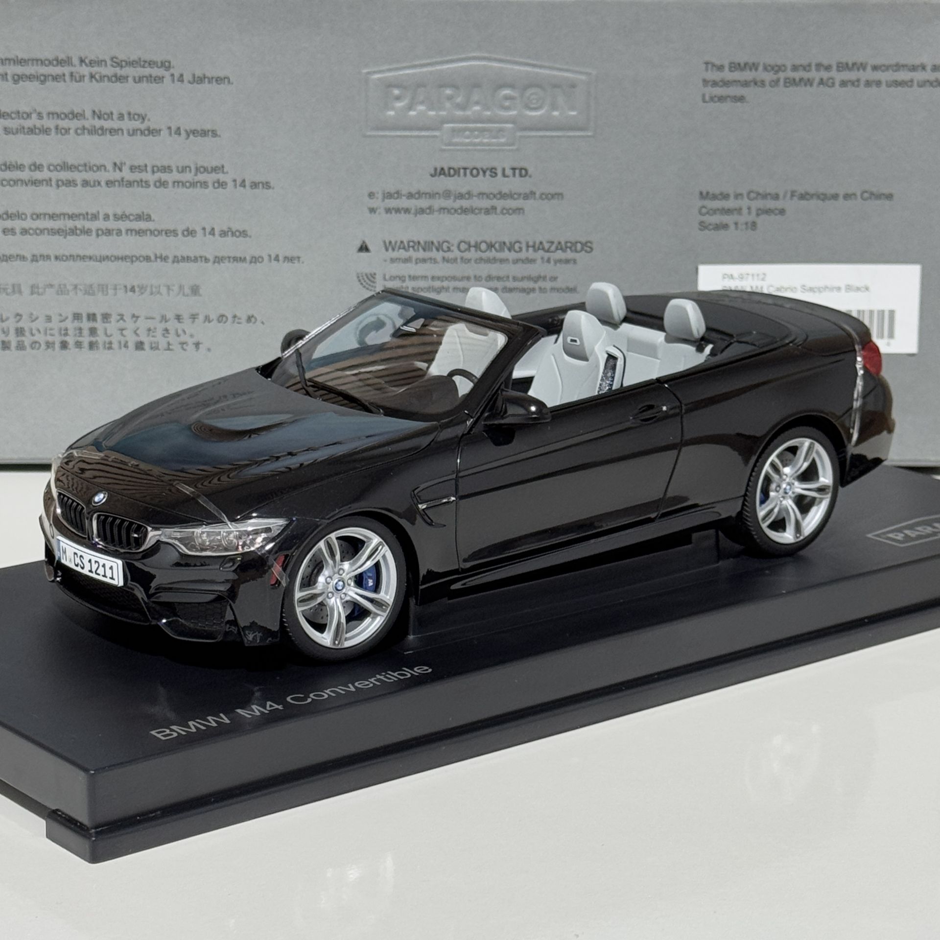 1:18 BMW M4 F83 Cabrio Sapphire Black 2014 - Paragon