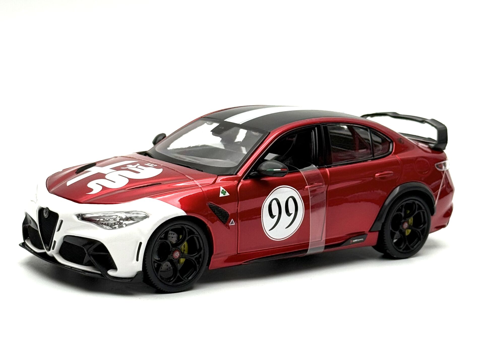 1:18 Alfa Romeo Giulia GTAm 2020 Red #99 - Burago