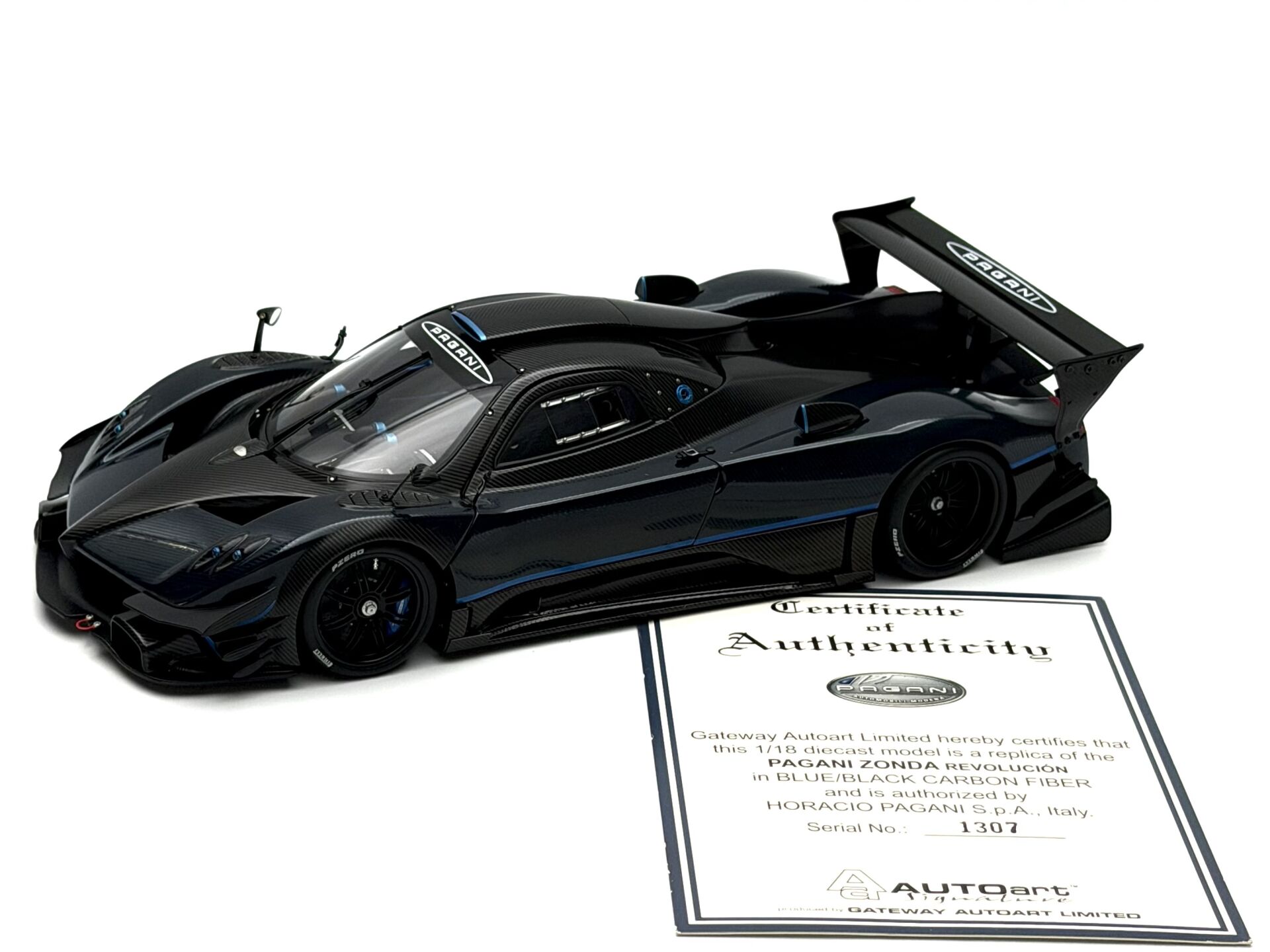 1:18 Pagani Zonda Revolucion Blue/Black Carbon Fiber 78273 - Autoart