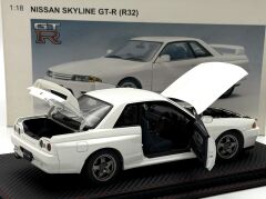 1:18 Nissan Skyline GT-R R32 Crystal White 1992 - Autoart