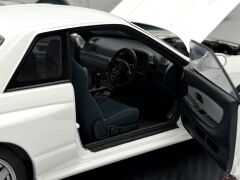 1:18 Nissan Skyline GT-R R32 Crystal White 1992 - Autoart
