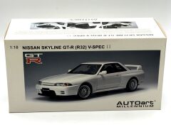 1:18 Nissan Skyline GT-R R32  V Spec II Crystal White 1992 - Autoart