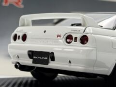 1:18 Nissan Skyline GT-R R32  V Spec II Crystal White 1992 - Autoart