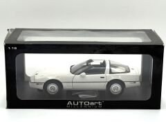 1:18 Chevrolet Corvette C4 White 1986 71243 - Autoart