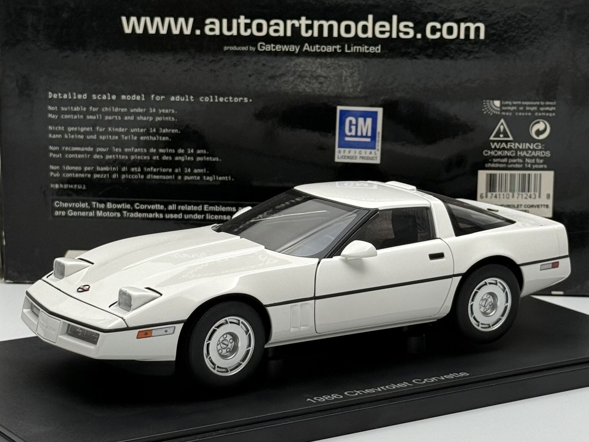 1:18 Chevrolet Corvette C4 White 1986 71243 - Autoart
