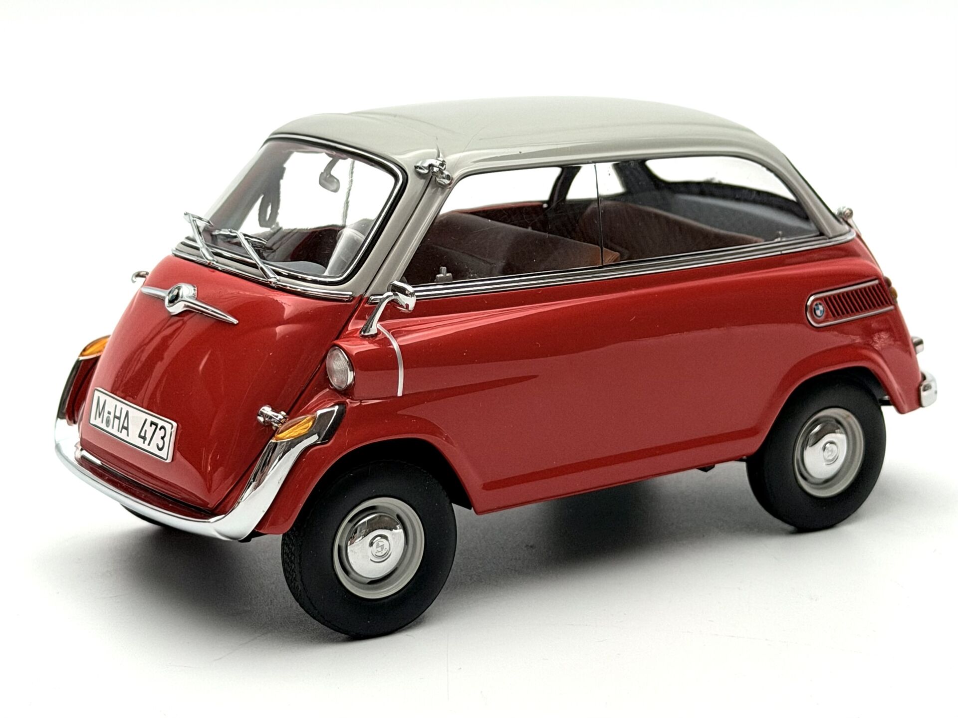 1:18 BMW 600 Microcar 1957 Japan Red / Grey 70641 - Autoart